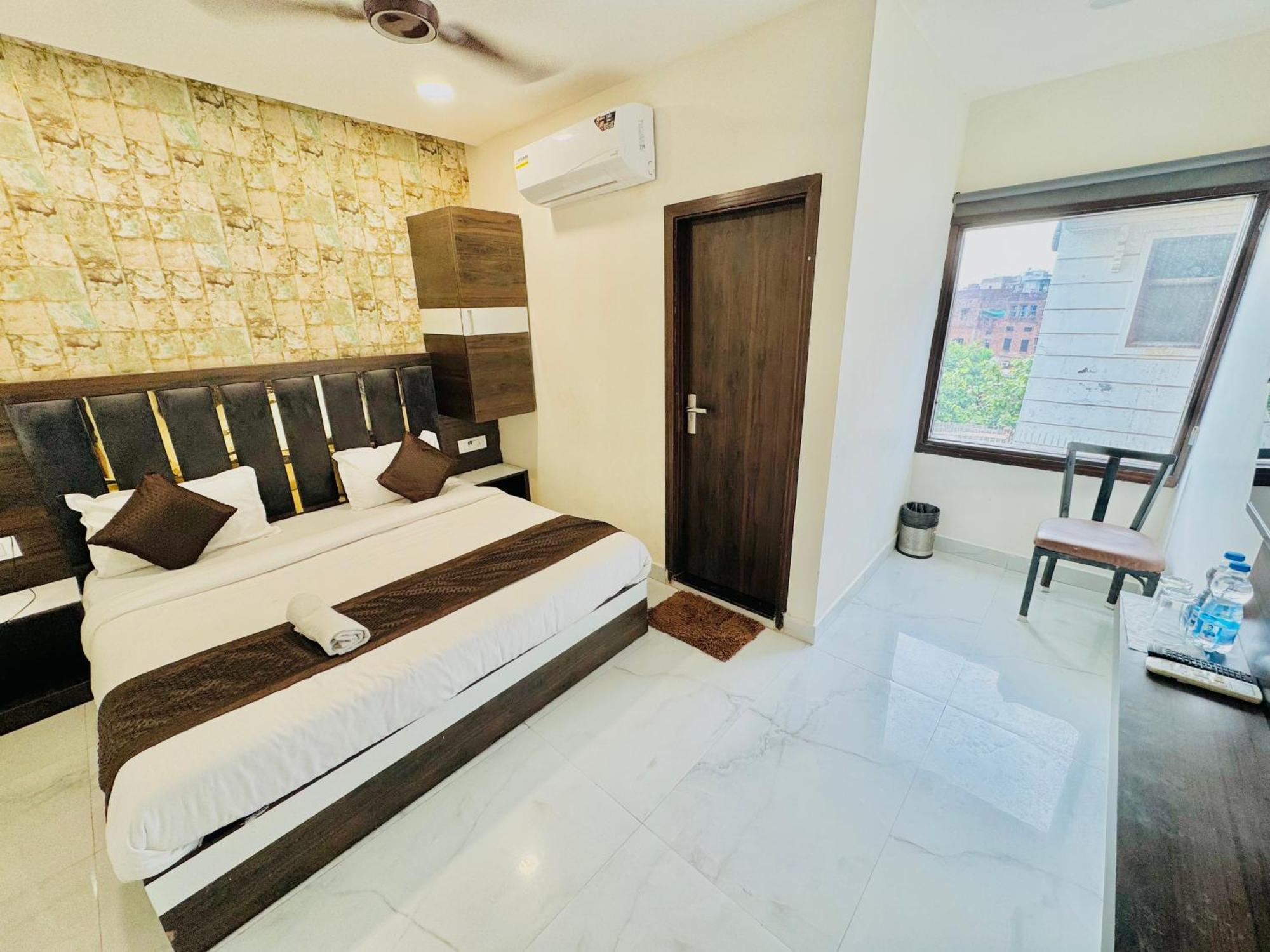 Gs 200 Mtr From Golden Temple Hotel 3*